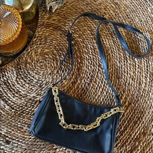 Elegant Black Crossbody Bag with Gold Chain